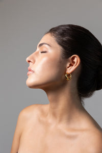 FIVE TIPS FOR CHOOSING AND WEARING THE CLASSIC HOOP EARRINGS