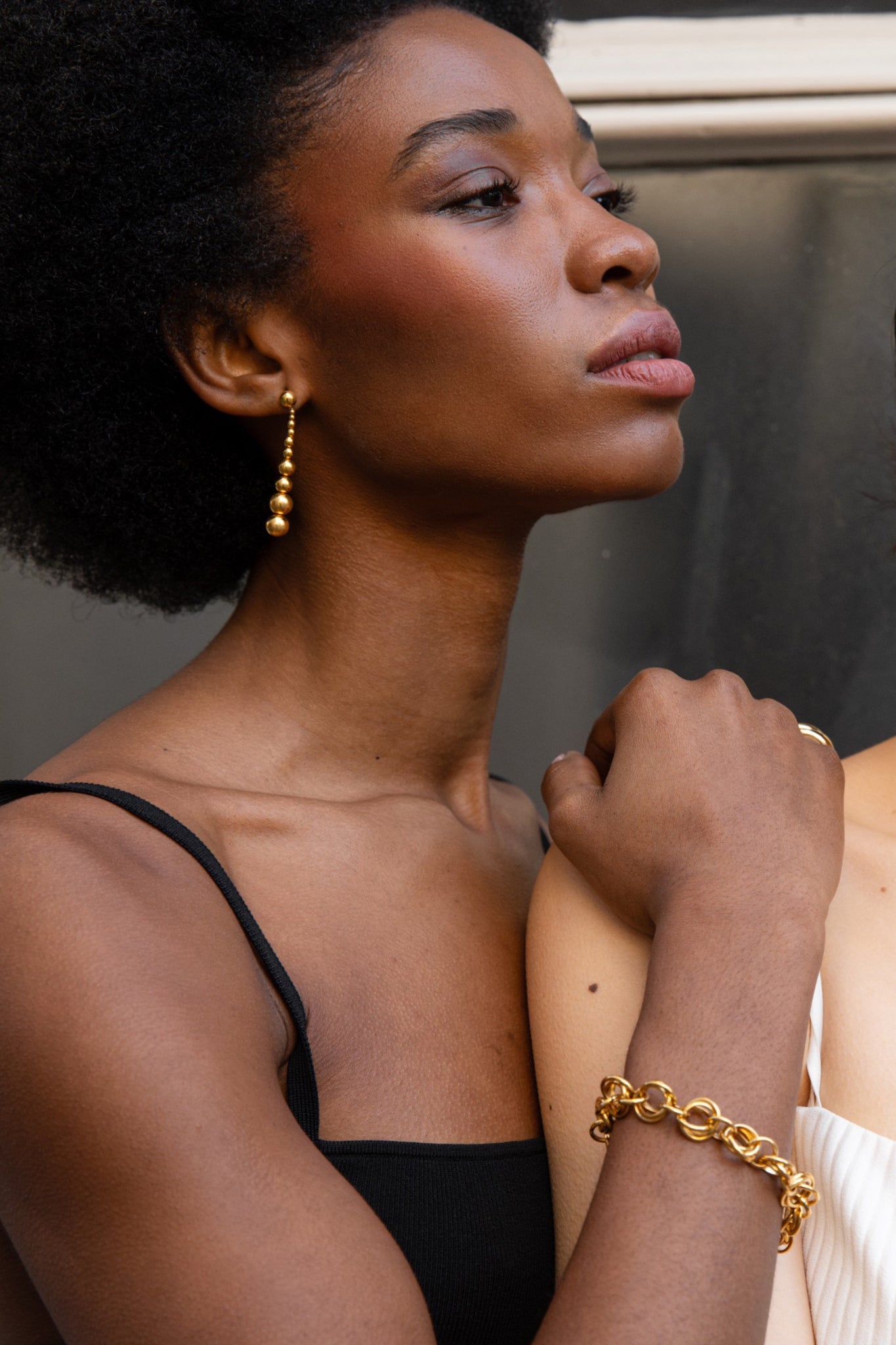 The Ailopin II Gold Earrings